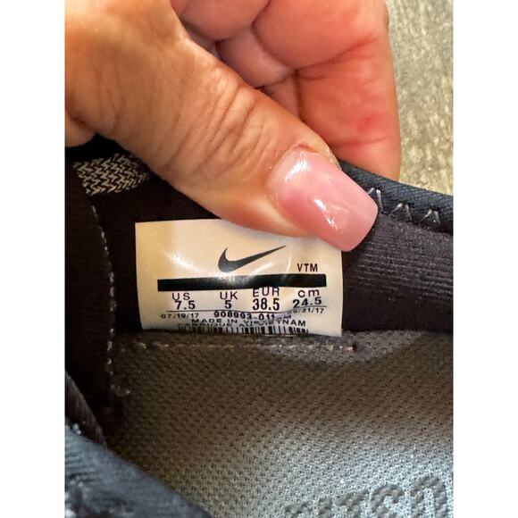 Nike Air Max | Women’s Black, White & Gray Running Shoes | Size 7.5 | 0969 - Picture 8 of 8